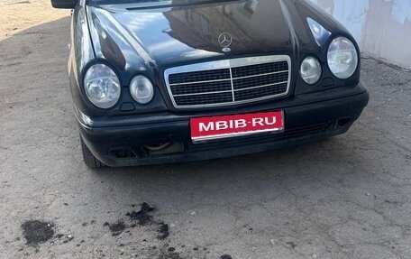 Mercedes-Benz E-Класс, 1998 год, 350 000 рублей, 1 фотография
