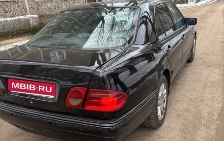 Mercedes-Benz E-Класс, 1998 год, 350 000 рублей, 5 фотография