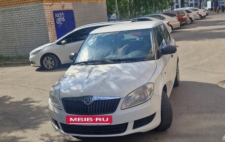 Skoda Fabia II, 2011 год, 310 000 рублей, 2 фотография