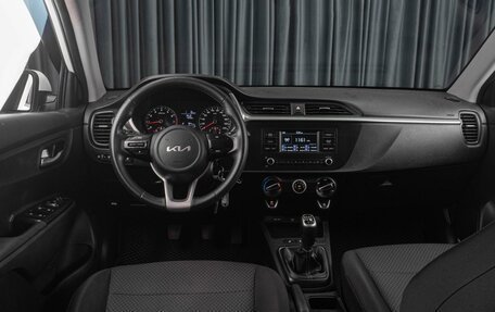 KIA Rio IV, 2022 год, 1 639 000 рублей, 6 фотография