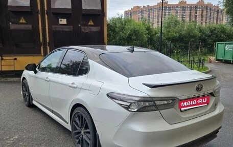 Toyota Camry, 2021 год, 3 550 000 рублей, 9 фотография