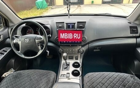 Toyota Highlander III, 2013 год, 1 790 000 рублей, 6 фотография