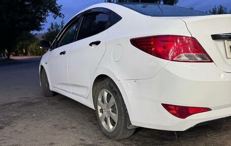 Hyundai Solaris II рестайлинг, 2016 год, 450 000 рублей, 3 фотография