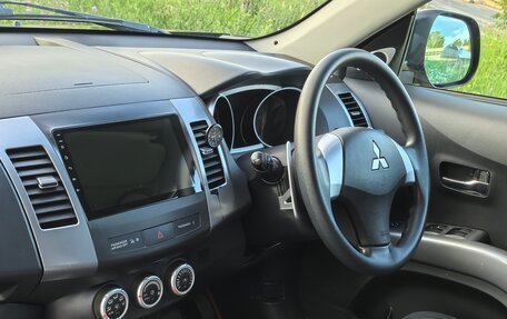 Mitsubishi Outlander III рестайлинг 3, 2006 год, 735 000 рублей, 13 фотография