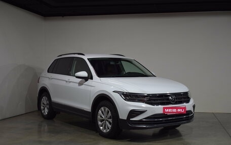 Volkswagen Tiguan II, 2020 год, 2 097 000 рублей, 3 фотография