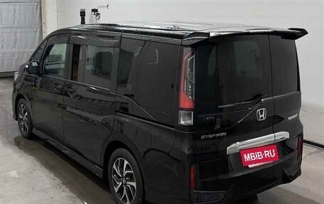 Honda Stepwgn IV, 2018 год, 1 870 000 рублей, 2 фотография