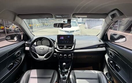 Toyota Yaris XP150 рестайлинг, 2022 год, 1 100 000 рублей, 12 фотография