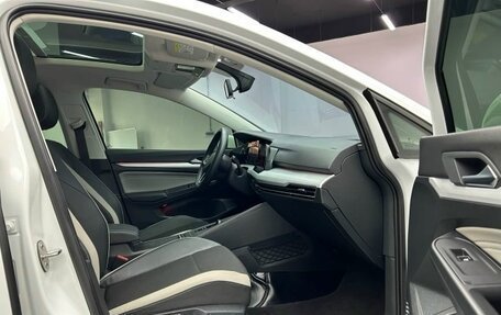Volkswagen Golf VIII, 2022 год, 1 995 000 рублей, 8 фотография