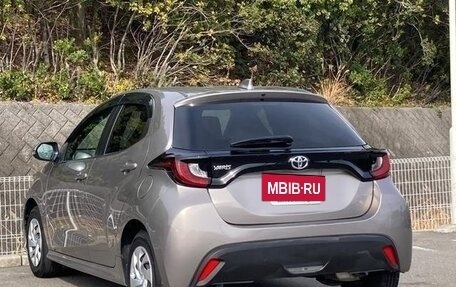 Toyota Yaris, 2022 год, 790 000 рублей, 4 фотография