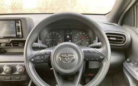 Toyota Yaris, 2022 год, 790 000 рублей, 9 фотография