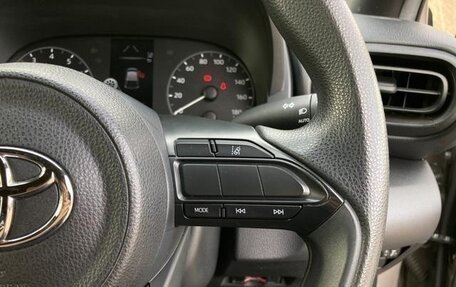 Toyota Yaris, 2022 год, 790 000 рублей, 11 фотография
