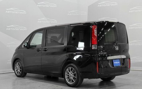 Honda Stepwgn IV, 2019 год, 1 830 000 рублей, 3 фотография