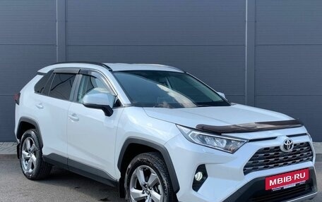 Toyota RAV4, 2021 год, 3 770 000 рублей, 3 фотография
