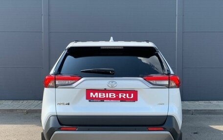 Toyota RAV4, 2021 год, 3 770 000 рублей, 7 фотография