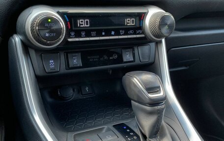 Toyota RAV4, 2021 год, 3 770 000 рублей, 13 фотография