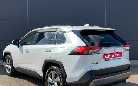 Toyota RAV4, 2021 год, 3 770 000 рублей, 10 фотография