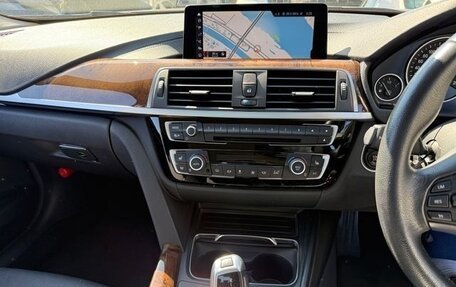 BMW 3 серия, 2018 год, 920 000 рублей, 10 фотография