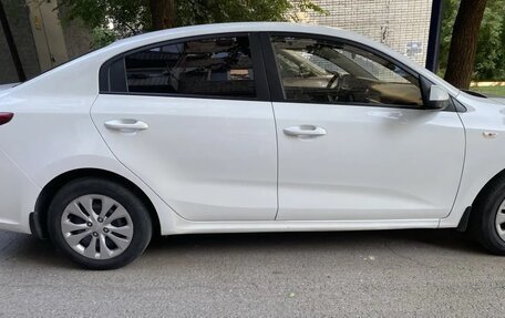 KIA Rio IV, 2019 год, 1 300 000 рублей, 2 фотография
