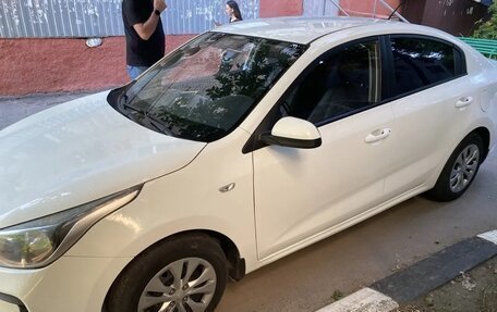 KIA Rio IV, 2019 год, 1 300 000 рублей, 3 фотография