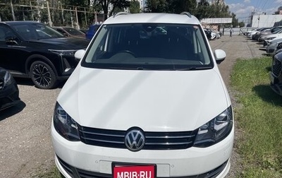 Volkswagen Sharan II, 2017 год, 1 600 000 рублей, 1 фотография