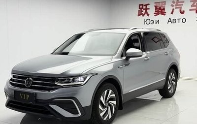 Volkswagen Tiguan II, 2023 год, 2 600 000 рублей, 1 фотография