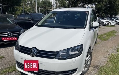 Volkswagen Sharan II, 2017 год, 1 600 000 рублей, 2 фотография