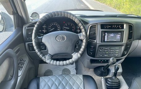 Toyota Land Cruiser 100 рестайлинг 2, 2006 год, 2 590 000 рублей, 10 фотография