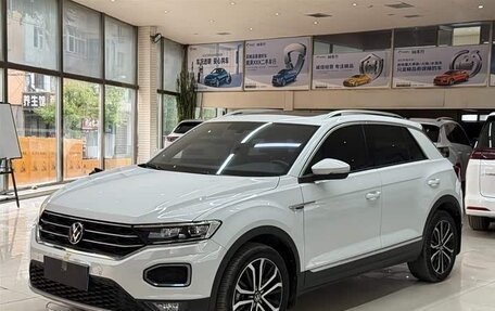 Volkswagen T-Roc I, 2022 год, 2 100 000 рублей, 1 фотография