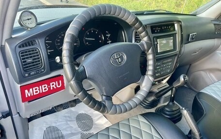 Toyota Land Cruiser 100 рестайлинг 2, 2006 год, 2 590 000 рублей, 9 фотография