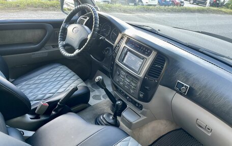 Toyota Land Cruiser 100 рестайлинг 2, 2006 год, 2 590 000 рублей, 11 фотография