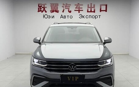 Volkswagen Tiguan II, 2023 год, 2 600 000 рублей, 2 фотография