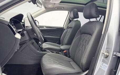 Volkswagen Tiguan II, 2023 год, 2 600 000 рублей, 7 фотография