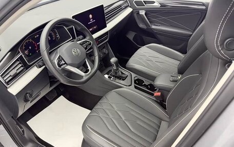 Volkswagen Tiguan II, 2023 год, 2 600 000 рублей, 10 фотография