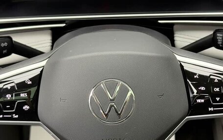 Volkswagen Tiguan II, 2023 год, 2 600 000 рублей, 12 фотография