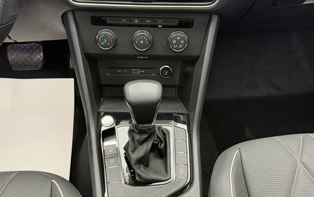 Volkswagen Tiguan II, 2023 год, 2 600 000 рублей, 15 фотография