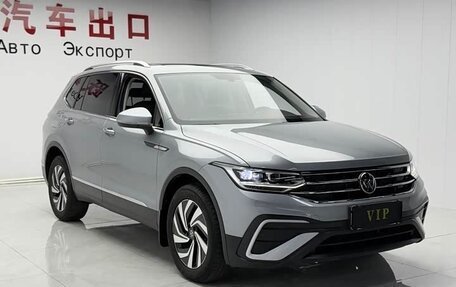 Volkswagen Tiguan II, 2023 год, 2 600 000 рублей, 3 фотография