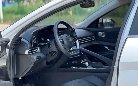Hyundai Elantra, 2023 год, 1 250 000 рублей, 7 фотография