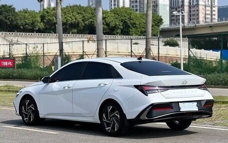 Hyundai Elantra, 2023 год, 1 250 000 рублей, 5 фотография
