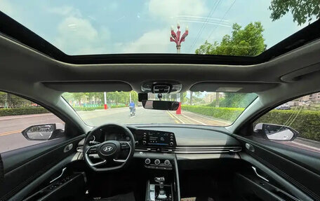 Hyundai Elantra, 2023 год, 1 250 000 рублей, 13 фотография