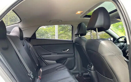 Hyundai Elantra, 2023 год, 1 250 000 рублей, 10 фотография