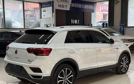 Volkswagen T-Roc I, 2022 год, 2 100 000 рублей, 4 фотография