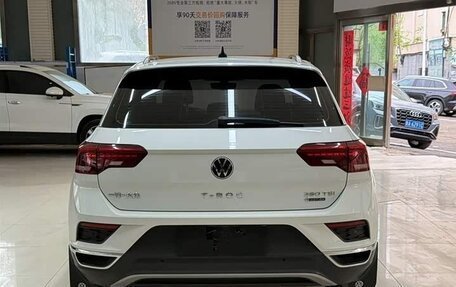Volkswagen T-Roc I, 2022 год, 2 100 000 рублей, 7 фотография