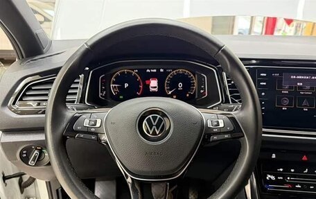 Volkswagen T-Roc I, 2022 год, 2 100 000 рублей, 9 фотография