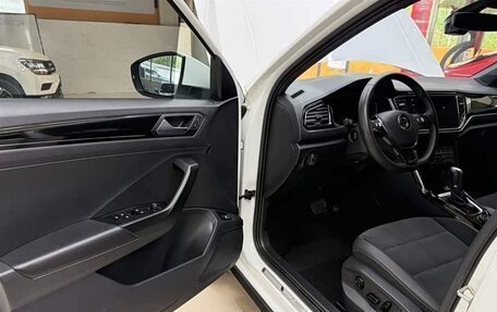 Volkswagen T-Roc I, 2022 год, 2 100 000 рублей, 11 фотография