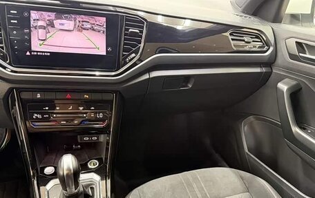 Volkswagen T-Roc I, 2022 год, 2 100 000 рублей, 13 фотография
