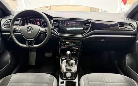 Volkswagen T-Roc I, 2022 год, 2 100 000 рублей, 12 фотография
