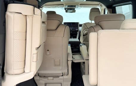 Toyota Alphard, 2025 год, 13 690 000 рублей, 8 фотография