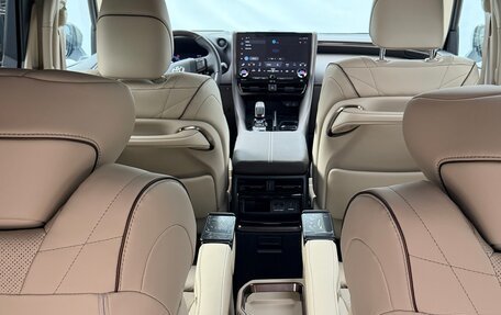 Toyota Alphard, 2025 год, 13 690 000 рублей, 17 фотография