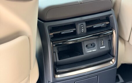 Toyota Alphard, 2025 год, 13 690 000 рублей, 32 фотография