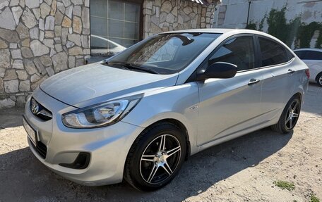 Hyundai Solaris II рестайлинг, 2013 год, 625 000 рублей, 2 фотография